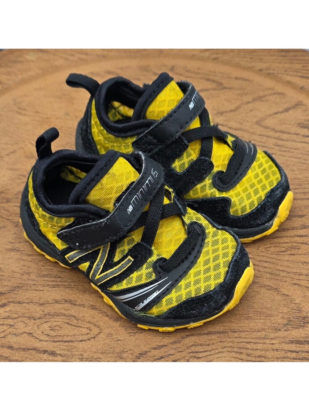 New Balance Minimus Boys 2 Trail Outdoor Shoes KT20YBl Sneakers Running Hiking - Picture 3 of 13